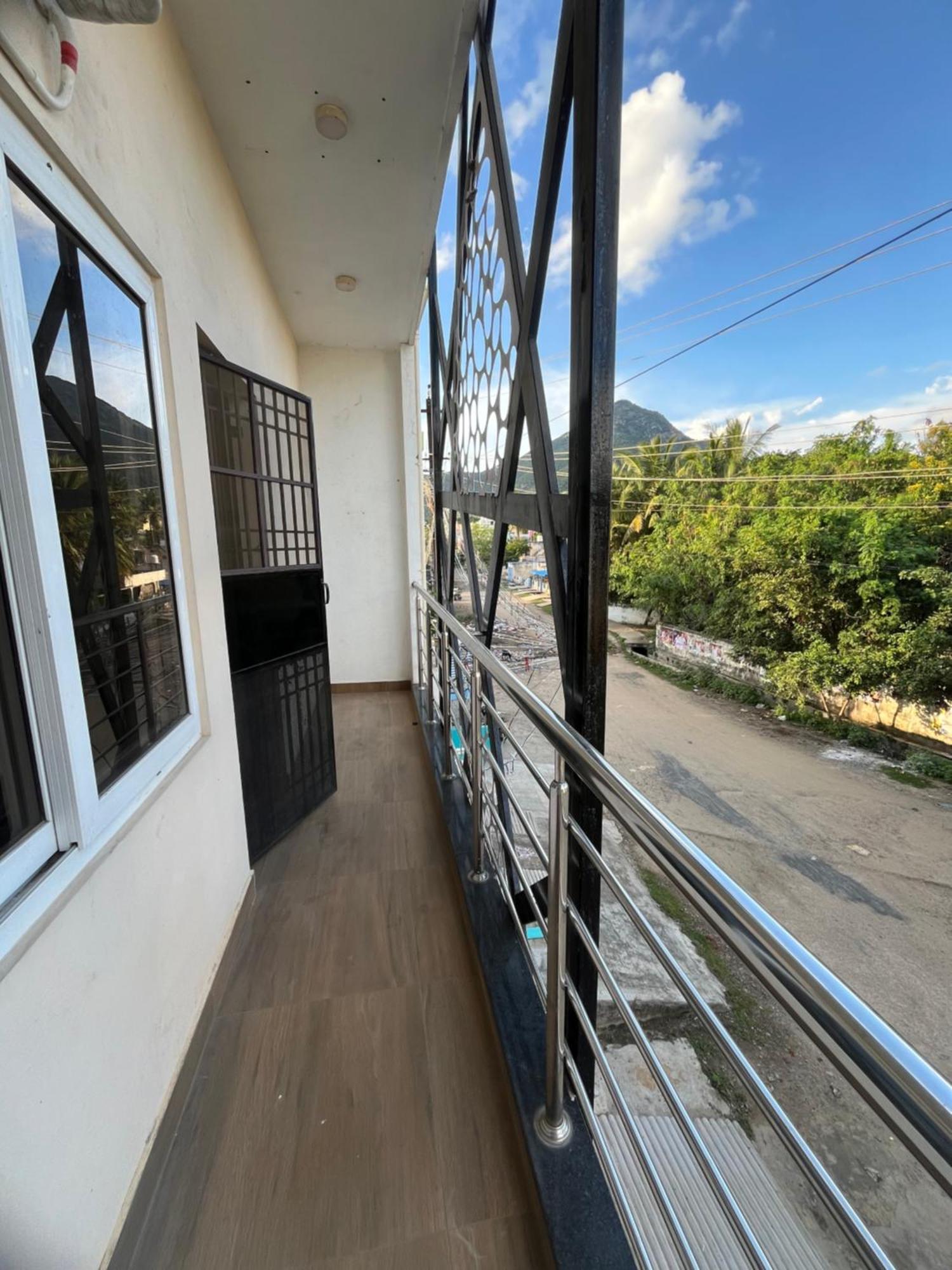 Ferienwohnung Girivalam Vista Residency Tiruvannāmalai Exterior foto